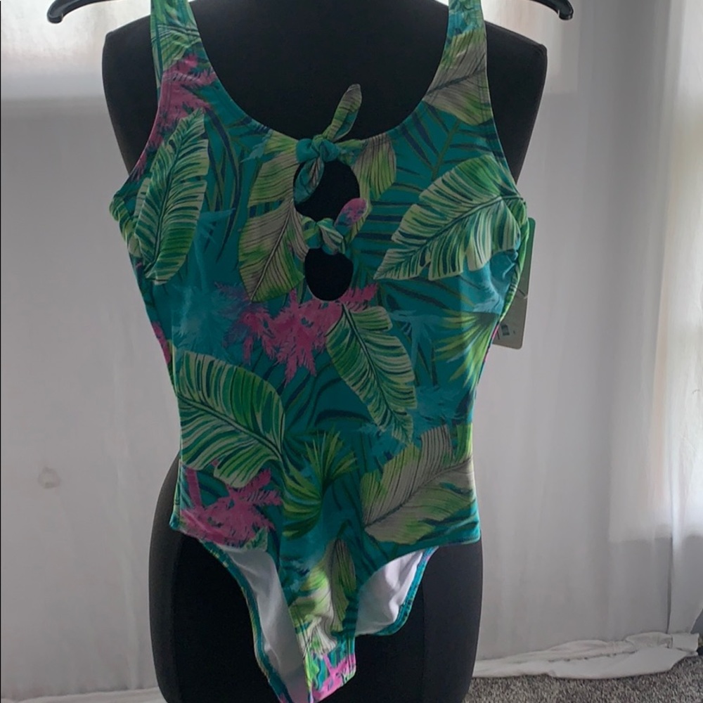 NWT women’s One Piece swimsuit Sand Castle sz S